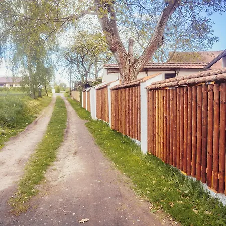 Oresak - Walnut House *