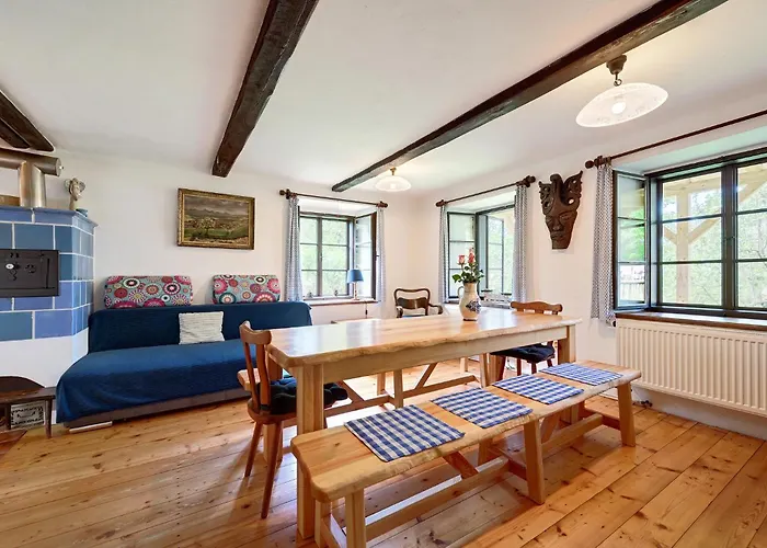 Oresak - Walnut House